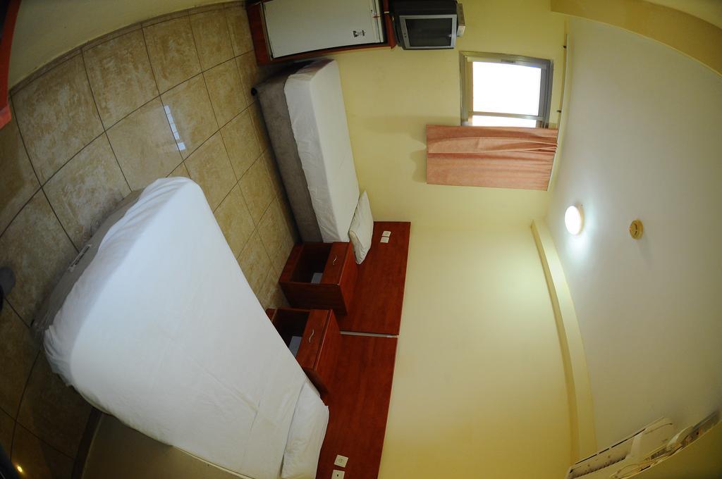 Faulty Towers Hotel Ейлат Екстер'єр фото