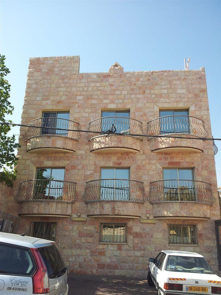 Faulty Towers Hotel Ейлат Екстер'єр фото