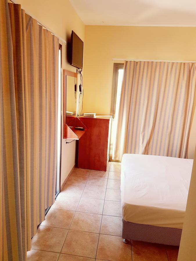 Faulty Towers Hotel Ейлат Екстер'єр фото